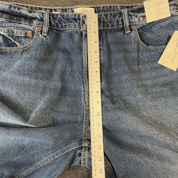 NEW Universal Thread Mid‎ Rise 90's Baggy Cuffed Jeans Dark Wash Women's Size 17 - Picture 6 of 9